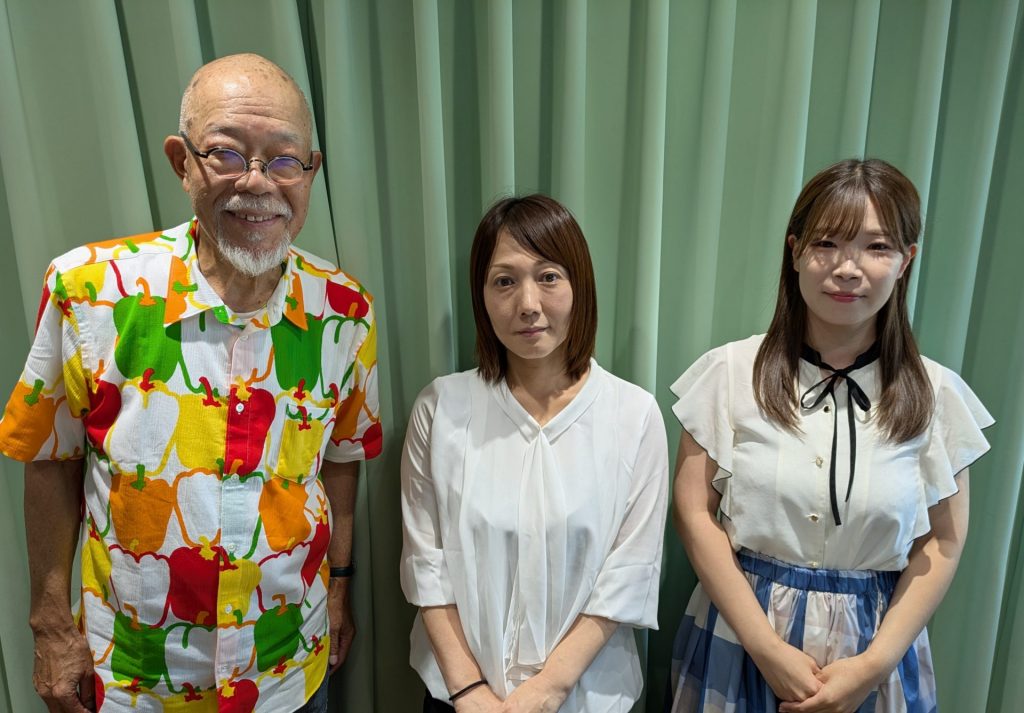 中央：株式会社フクトク　代表取締役社長　福田梓さん　左：パーソナリティの谷五郎　右：アシスタントの洲崎春花