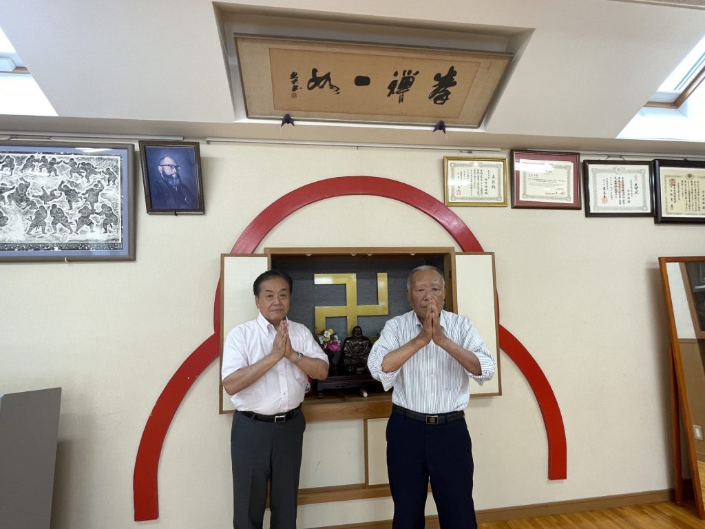 少林寺明石道院（明石市）の道院長・今井明雄さん（写真右）とラジオ関西パーソナリティの三上公也氏