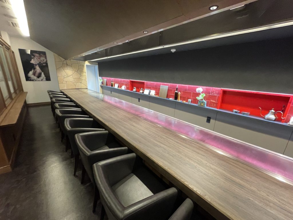 高級感のある長いカウンター