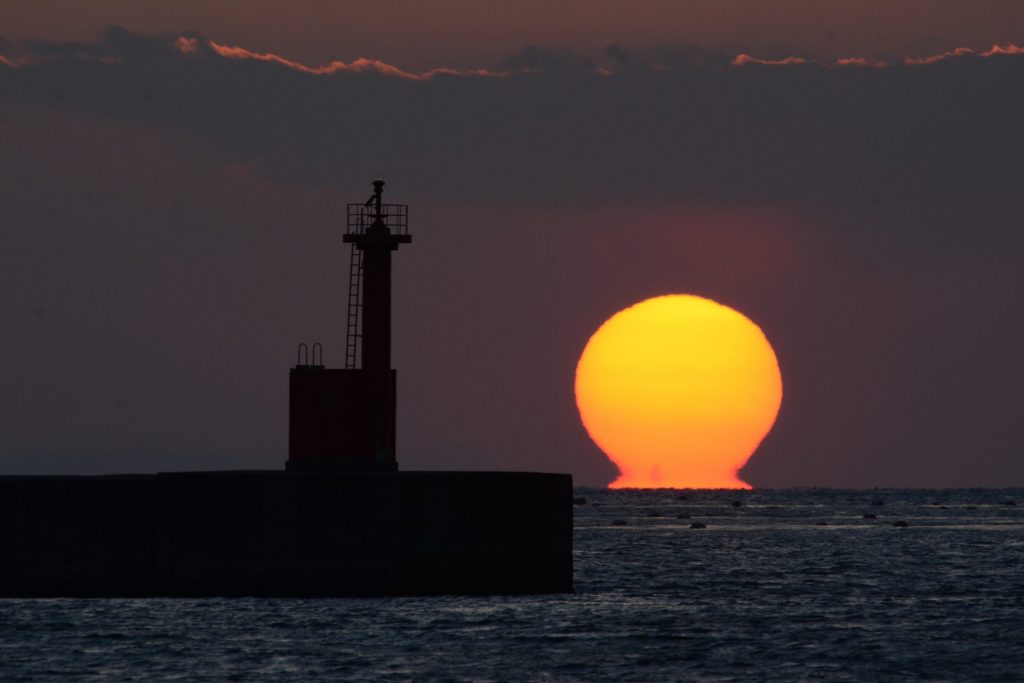淡路市の西側「西海岸」から望む夕日（画像提供：淡路市）