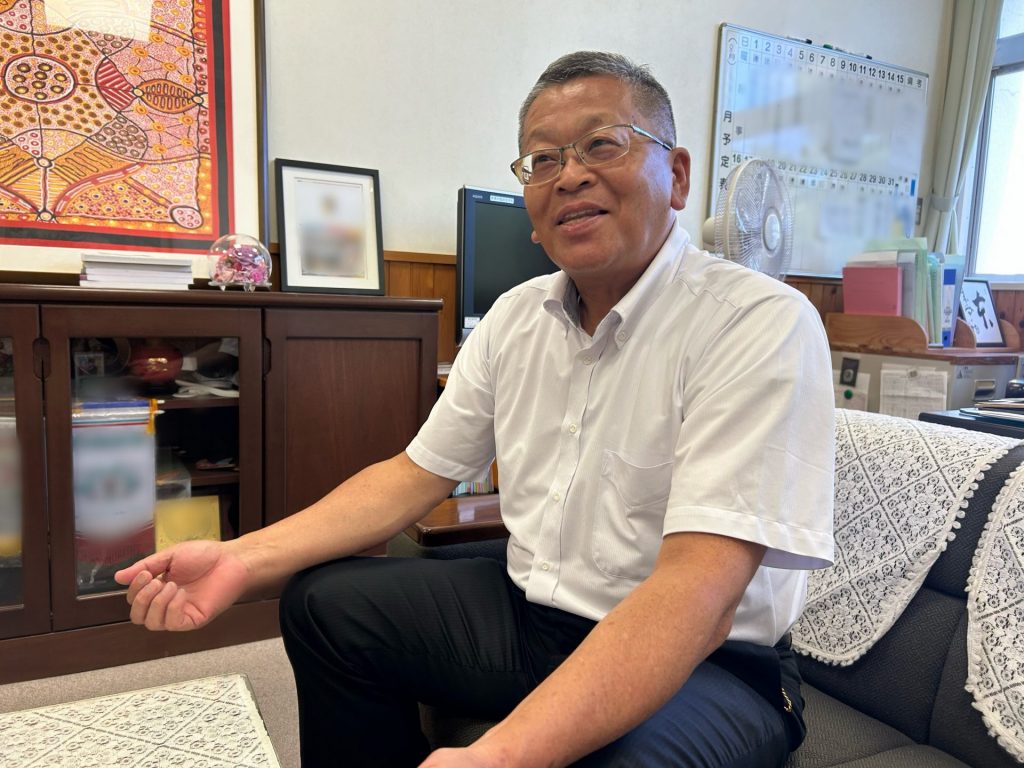 「生徒たちが社会に出ていく時に必要な話が聞ける」人権教室を開く意義について話す　太子高校・古河浩和校長