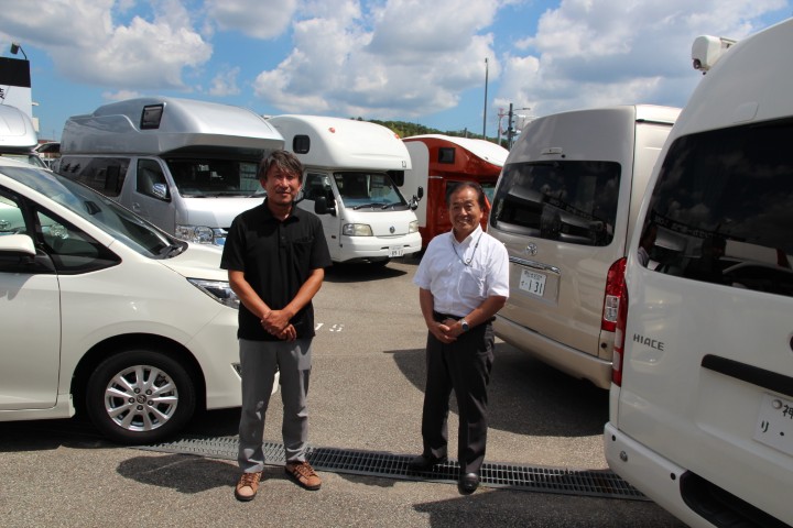 株式会社T-ONEの代表取締役・土谷雄大さん（写真左）とラジオ関西パーソナリティの三上公也氏