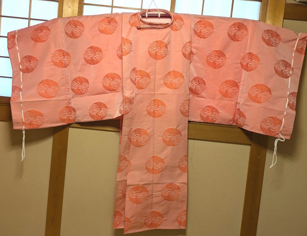 ご祈祷の際に身につける 狩衣（かりぎぬ）という装束