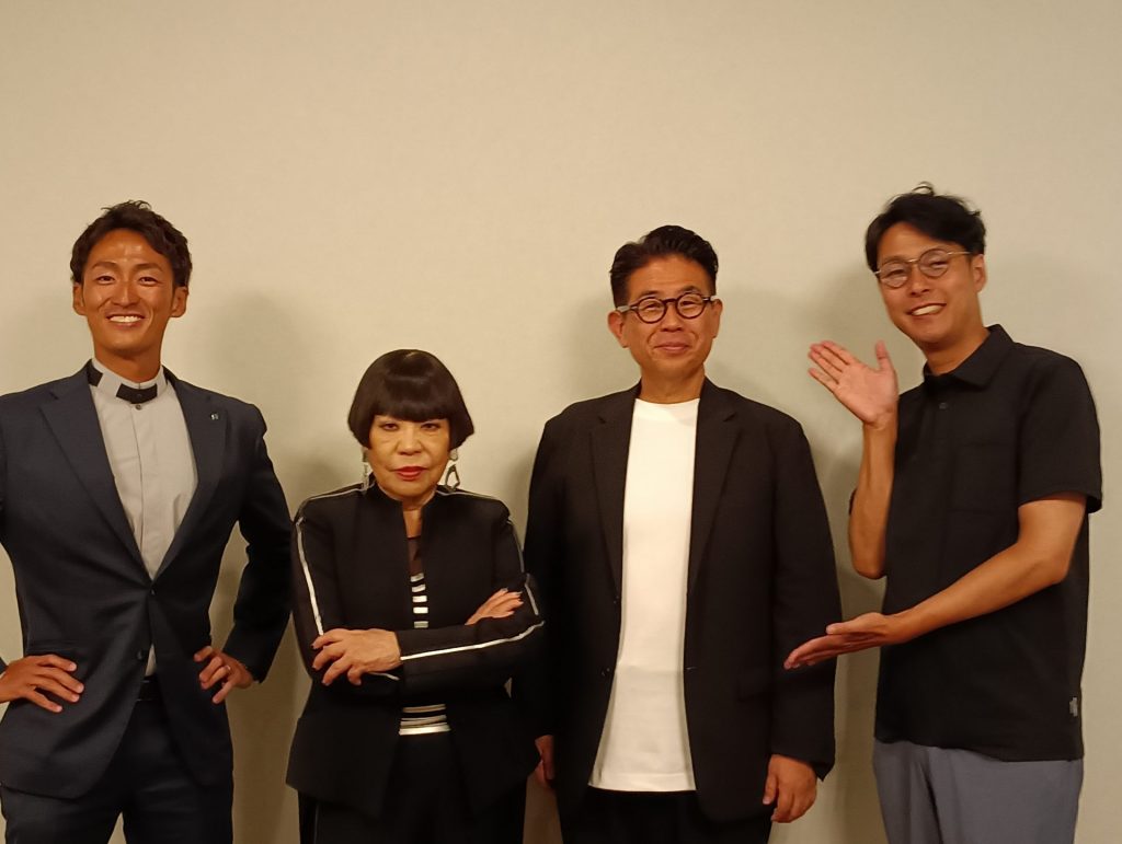 左から：　株式会社ハマテック・濱中朋弘さん、コシノジュンコさん、株式会社たまゆら・岡本哲さん、番組進行役・タケモトコウジさん
