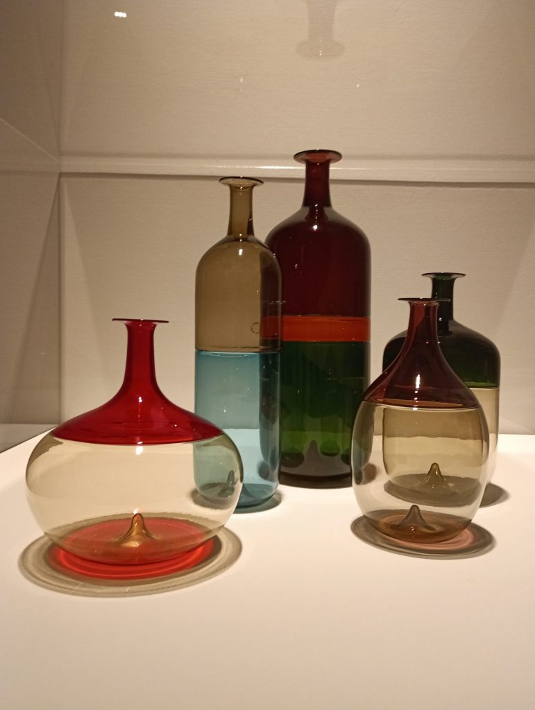 展示風景より：『ボッレ』1966年　ガラス　個人蔵