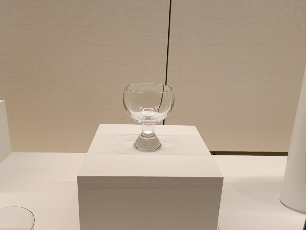 展示風景より：『カルティオヤルカ / 円錐の脚』1956年　ガラス　TWRB財団/EMMA蔵