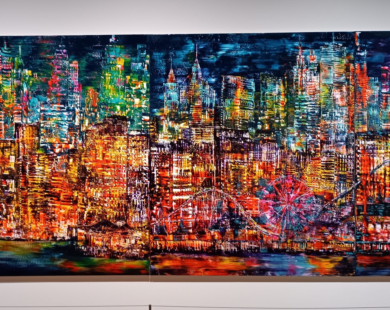 何層にも重ねた色彩でどこにもない都市の夜景を描く 山崎雅未 生まれ