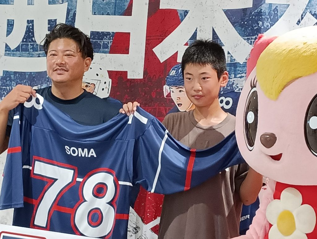 左：スターズ神戸・外崎慶監督　中央：田中蒼馬くん