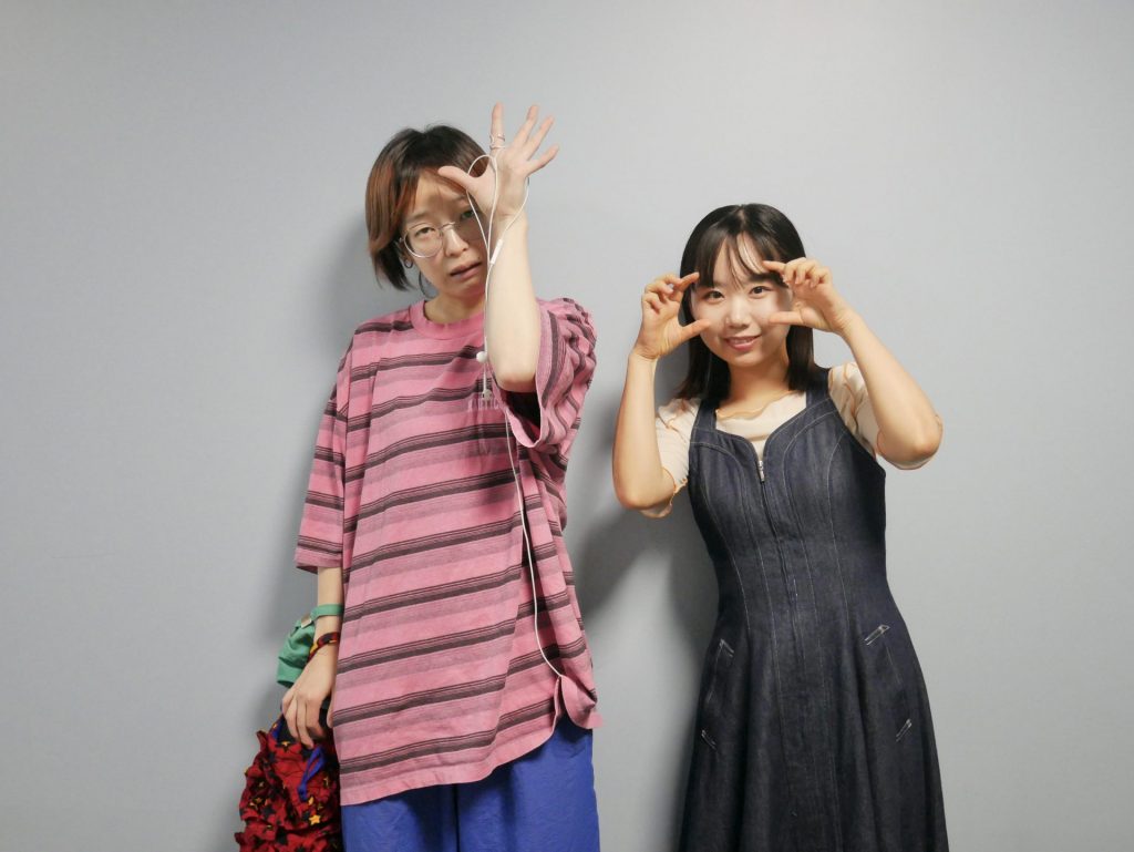 はるかぜに告ぐのとんず（左）、花妃（右）