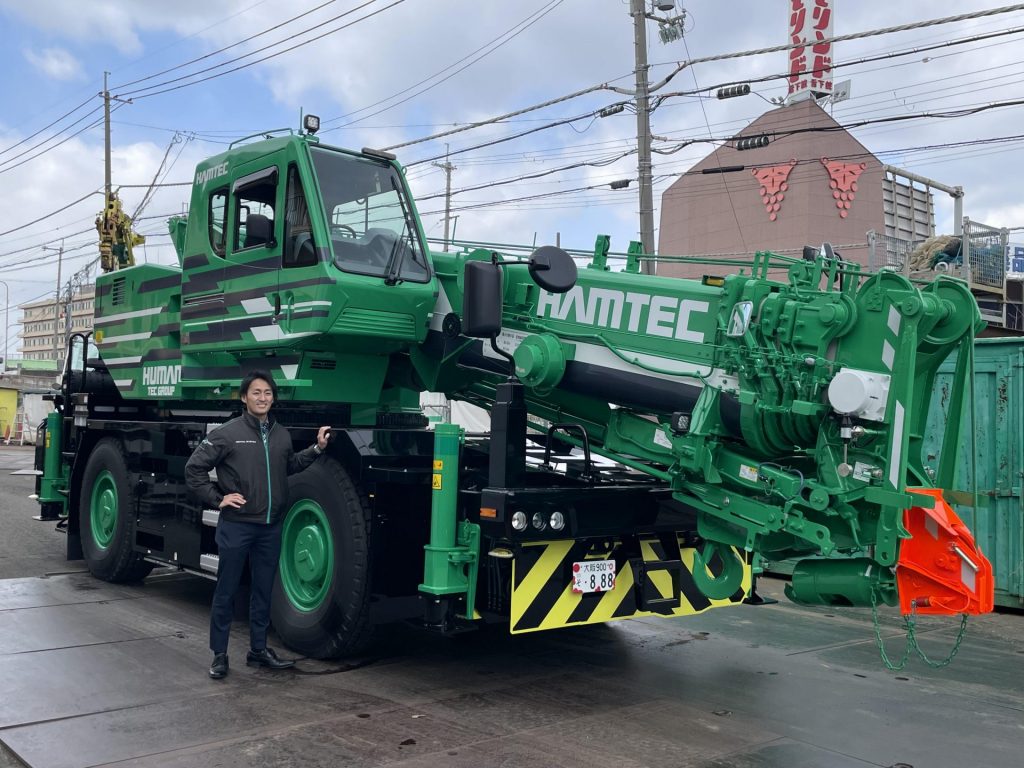 コシノジュンコさんデザインのクレーン車