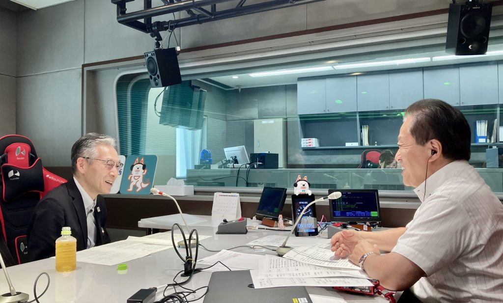 「中播磨県民センターでは、観光客に管内をを周遊してもらうための事業を展開している」と話す、井野センター長（左）