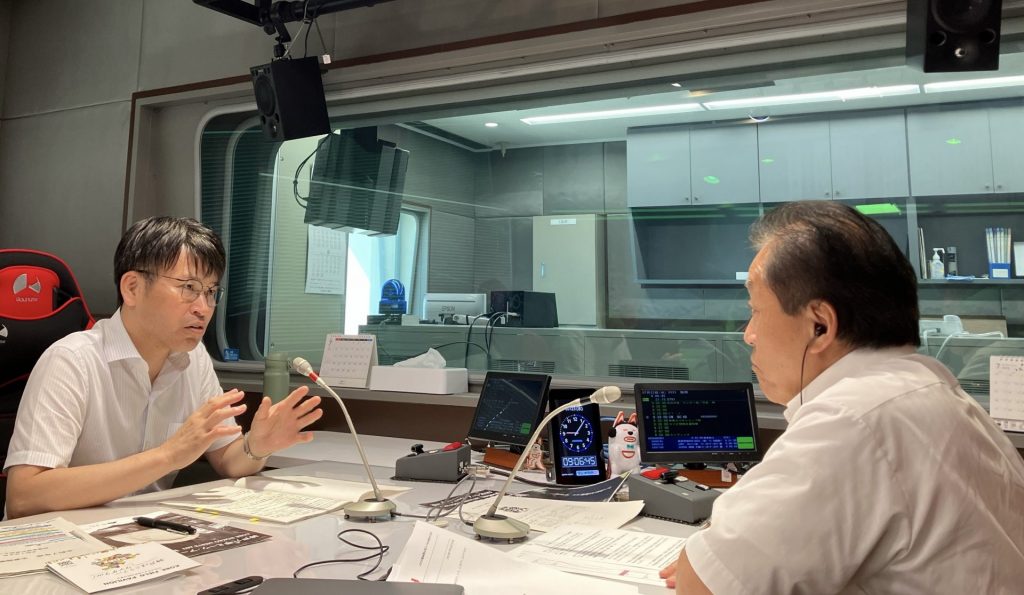 「新長田エリアでは震災復興市街地再開発事業が終わったが、これからも地元のにぎわいづくりに力を注ぎたい」と話す　神戸県民センター・内藤センター長＝左　