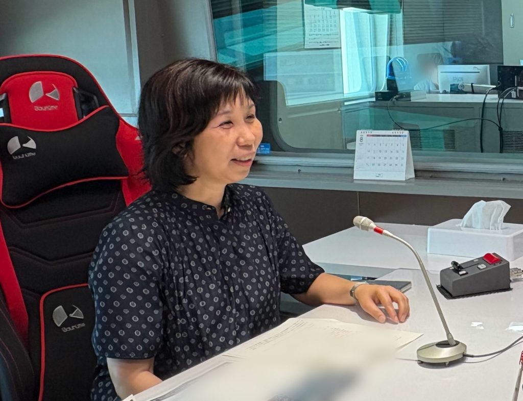 阪神南地域（尼崎・西宮・芦屋の3市）の魅力について語る阪神南県民センターの團野礼子センター長（ラジオ関西スタジオにて）