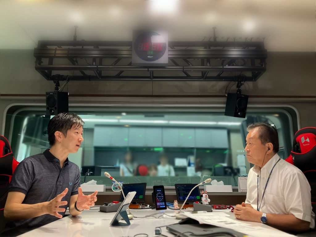 「伊丹市では次の世代への投資に力を入れていく」と話す、中田市長（左）