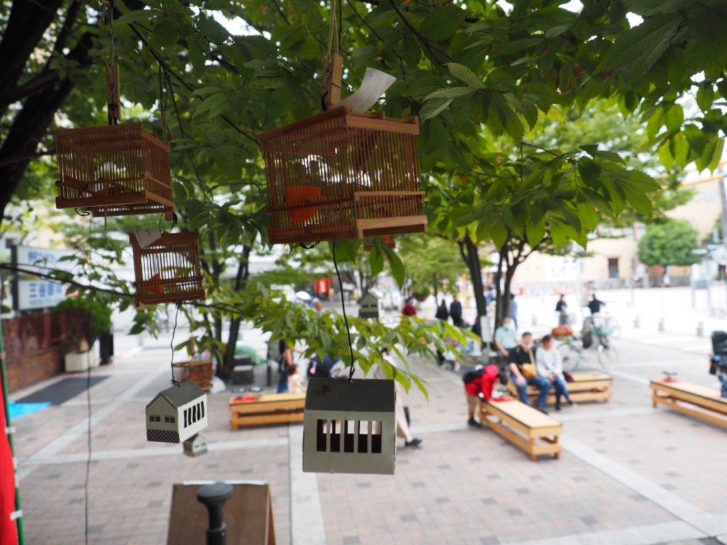 過去の「鳴く虫と郷町」の様子　まちのいたるところでスズムシなどの音色が聞こえる（画像提供：伊丹市）