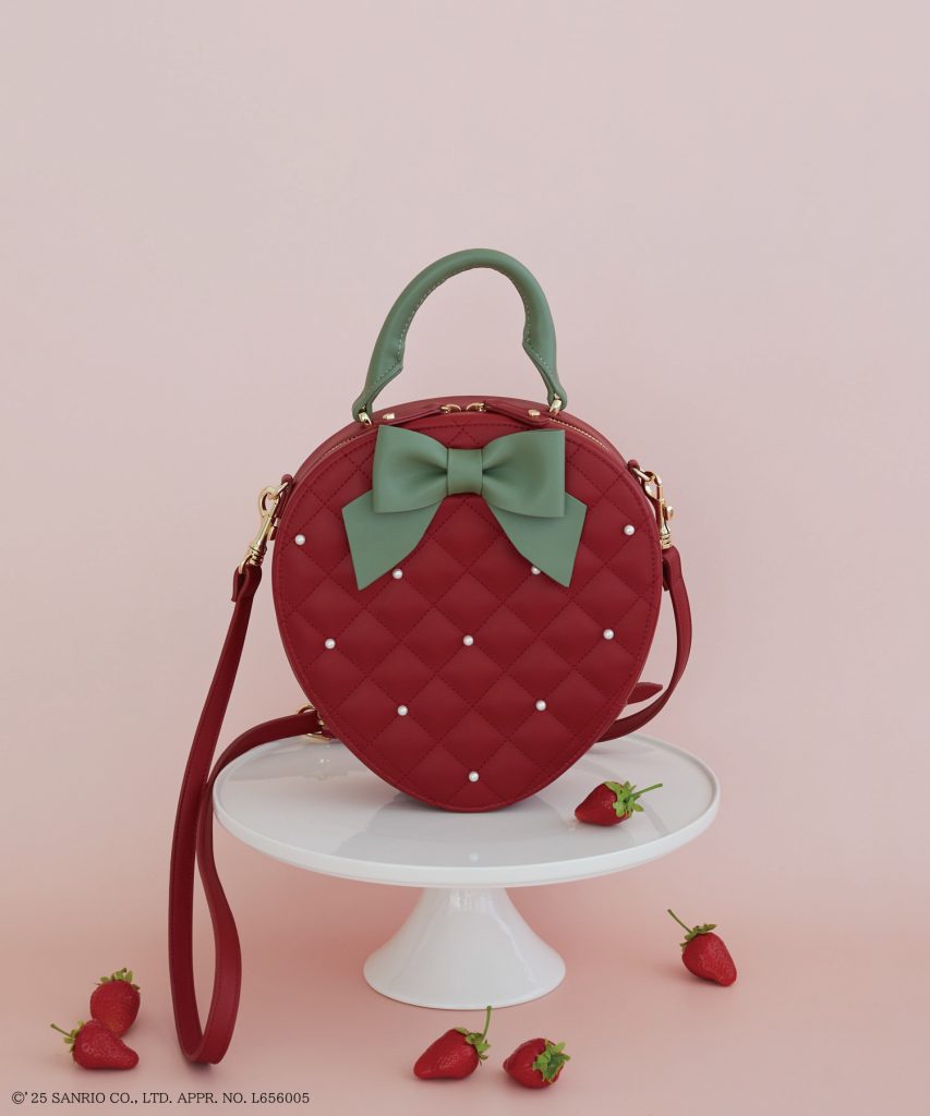 Maison de FLEUR　いちご新聞 いちごショルダーバッグ（1万3200円）