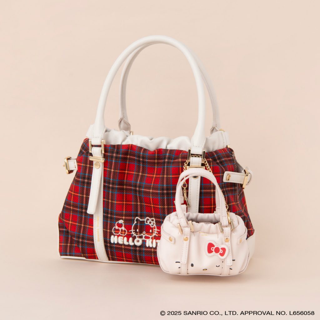 Samantha Thavasa「ハローキティ」コレクション ハンドバッグ（3万7400円）、ミニミニバッグチャーム（9680円）