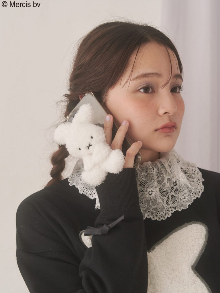 もこもこナインチェスマホグリップ（3850円）