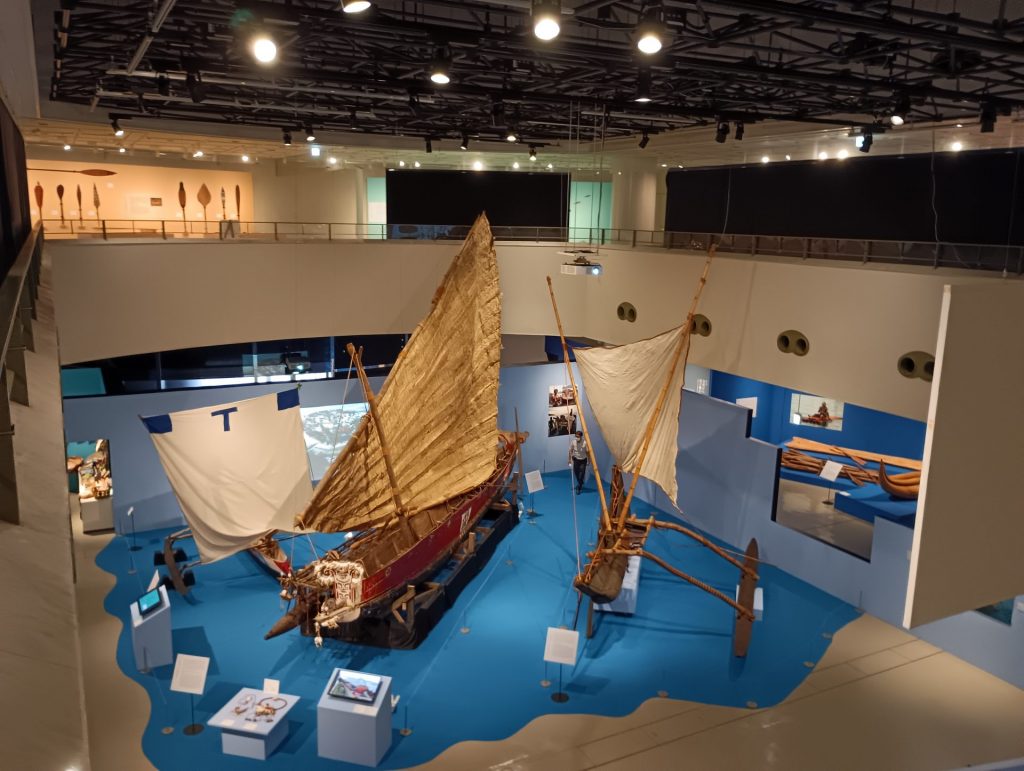 展示風景　3隻の舟が並ぶ