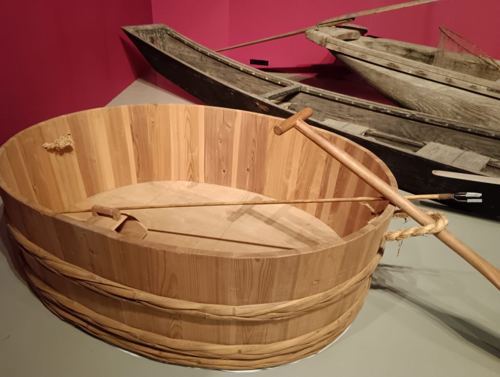 たらい舟（新潟県佐渡市・佐渡島）