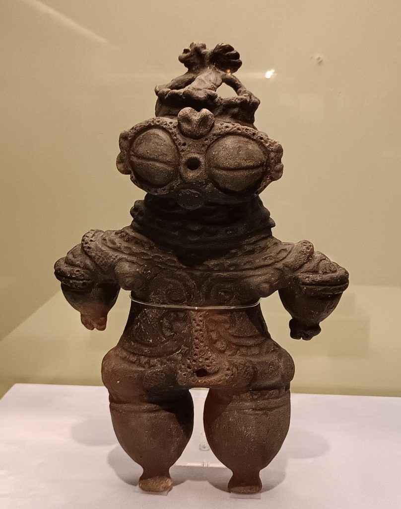 重要文化財 遮光器土偶　文化庁蔵　岩手県立博物館保管