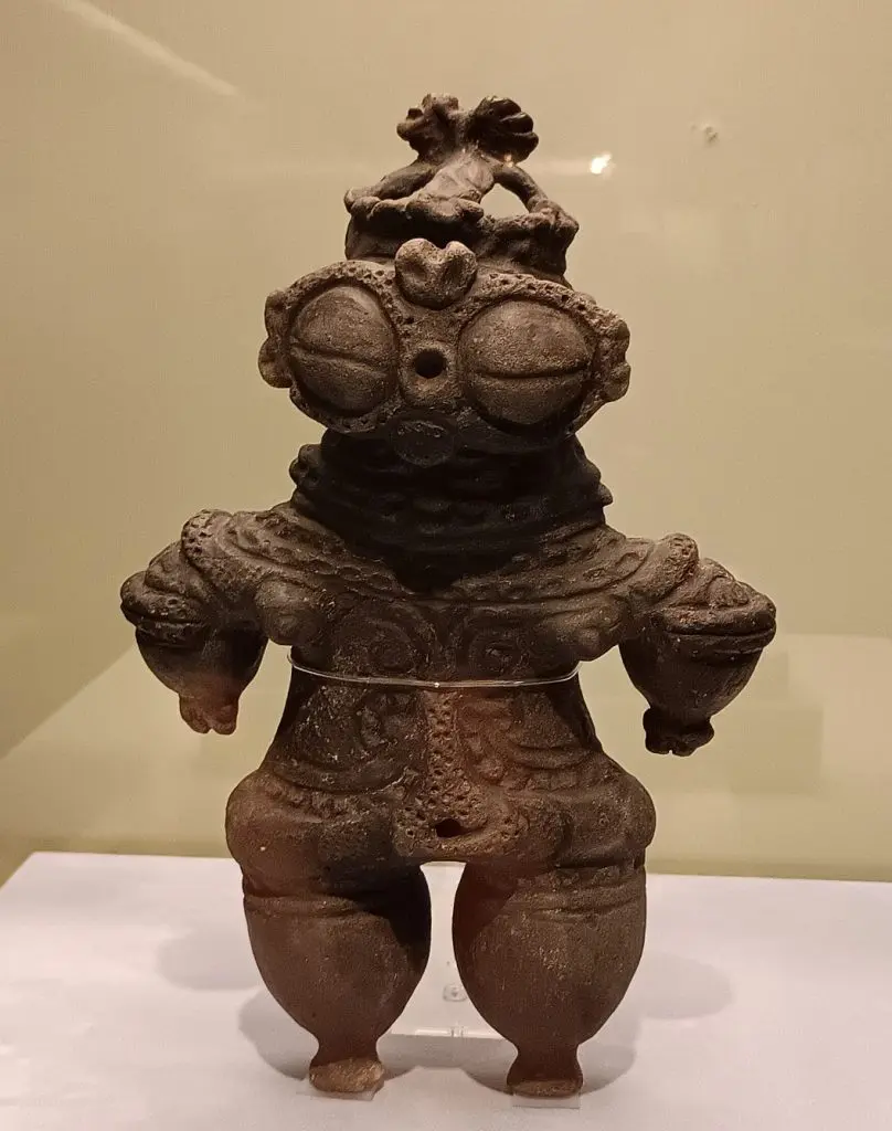 重要文化財 遮光器土偶 文化庁蔵 岩手県立博物館保管