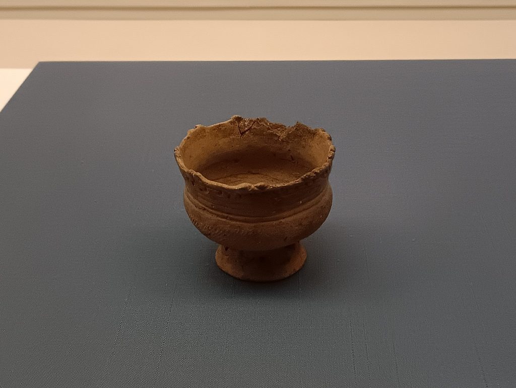 台付鉢型土器　青森県立郷土館蔵　風韻堂コレクション