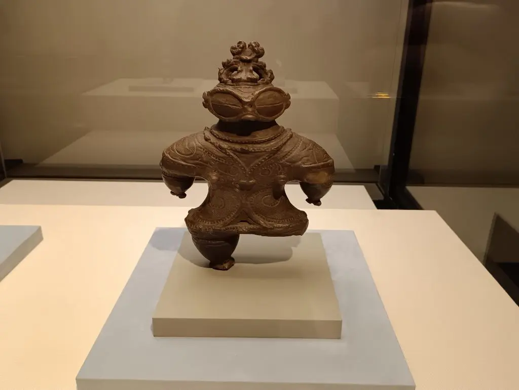 遮光器土偶【複製】 原資料:重要文化財 青森県立郷土館蔵