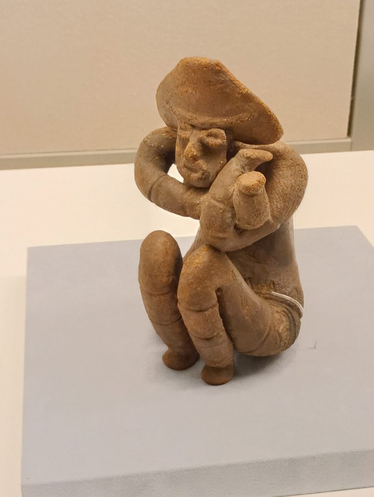 重要文化財 しゃがむ土偶　福島市蔵