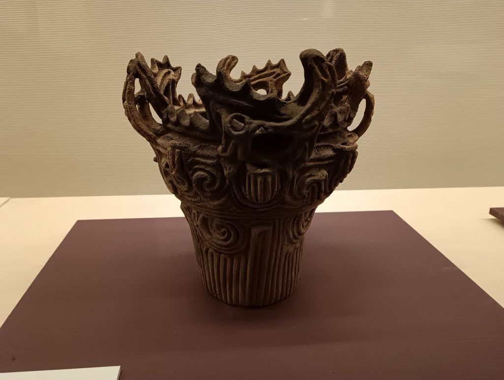 コゲのついた土器　遊佐町教育委員会蔵