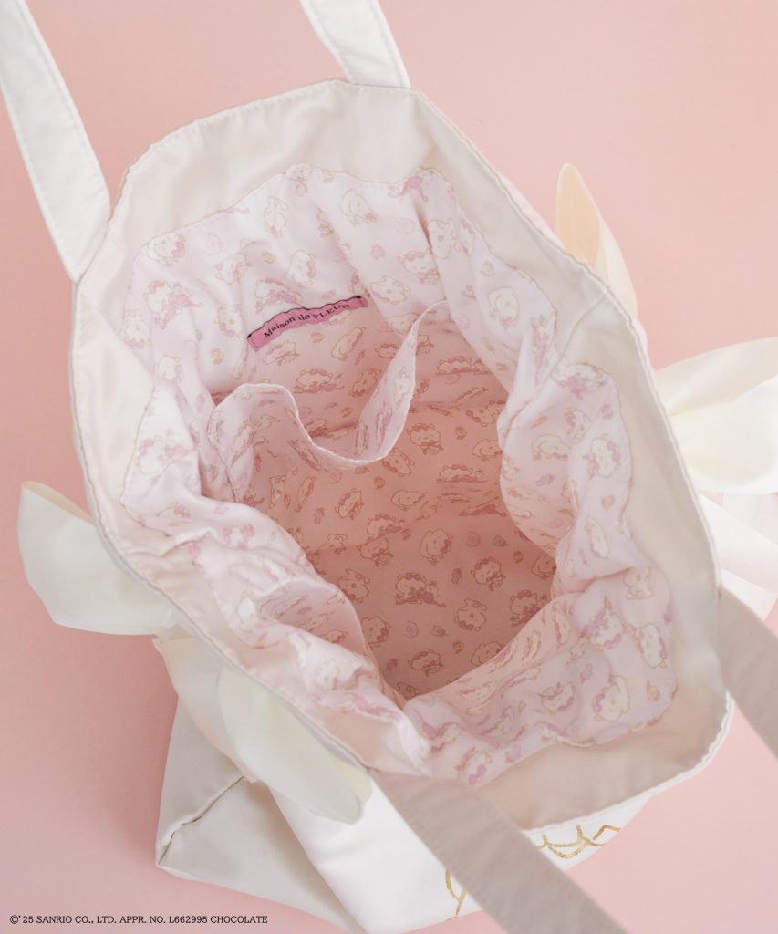 バッグと「がおぱわるぅ ポーチ」の裏地