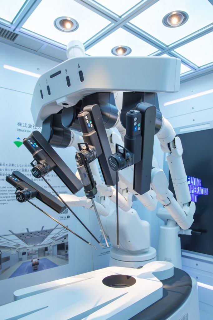 先端医療産業都市・神戸の企業、技術を結集「ヒノトリ」手術支援
