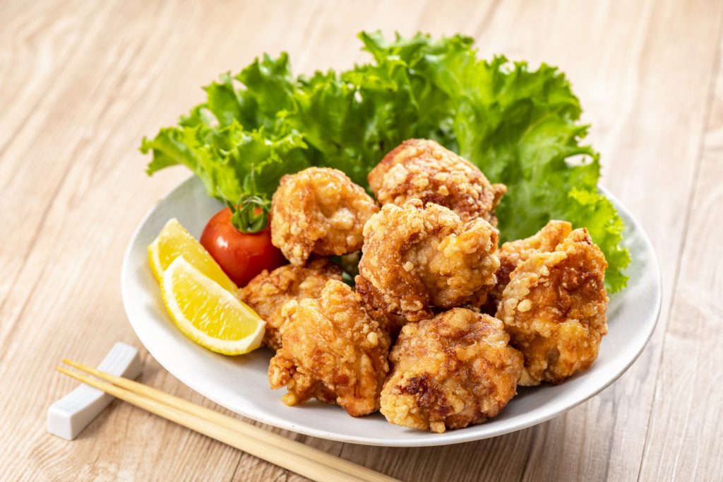 飲み会で頼んだからあげにレモン、どうする？