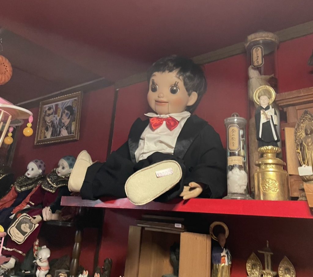 販売されている腹話術人形