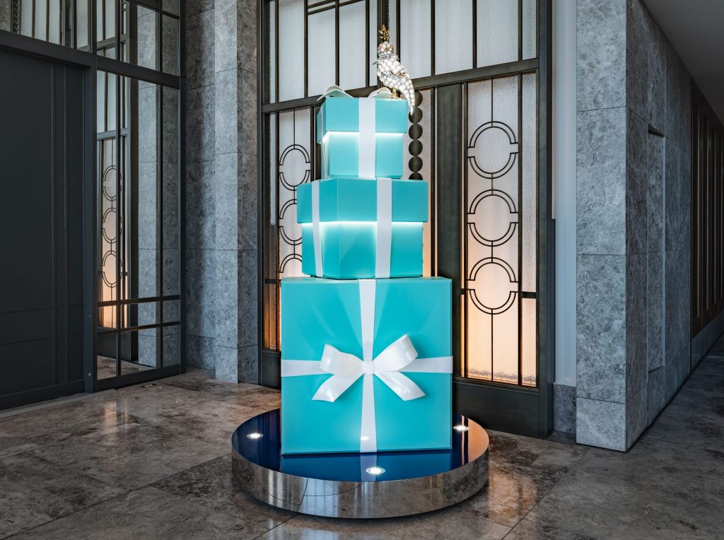 ウォルドーフ・アストリア大阪がティファニーとコラボした「ア・レガシー・オブ・エレガンス」ティファニー 「バード オン ア ボックス」オーナメント