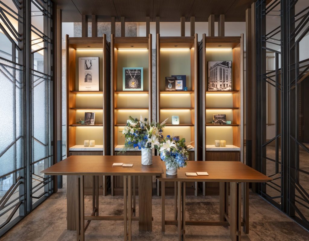 ウォルドーフ・アストリア大阪がティファニーとコラボした「ア・レガシー・オブ・エレガンス」ふたつのブランドのレガシーが美しく調和するディスプレイ