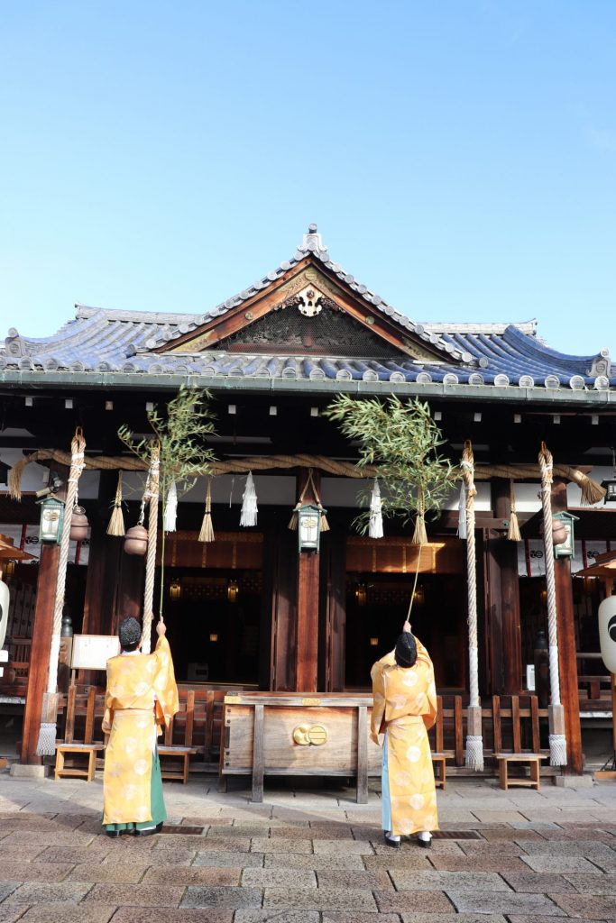 煤払いの前に行われる『御煤払奉告祭(おんすすはらいほうこくさい)』の様子　提供：播磨国総社射楯兵主神社