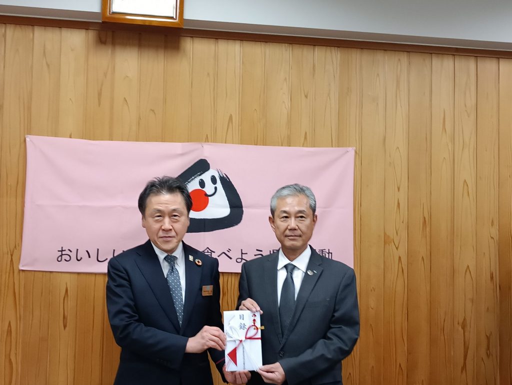 兵庫県農林水産部・守本真一部長（左）と　JA共済連兵庫・三森京介本部長（右）