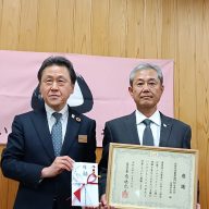 兵庫県農林水産部・守本真一部長（左）と　JA共済連兵庫・三森京介本部長（右）