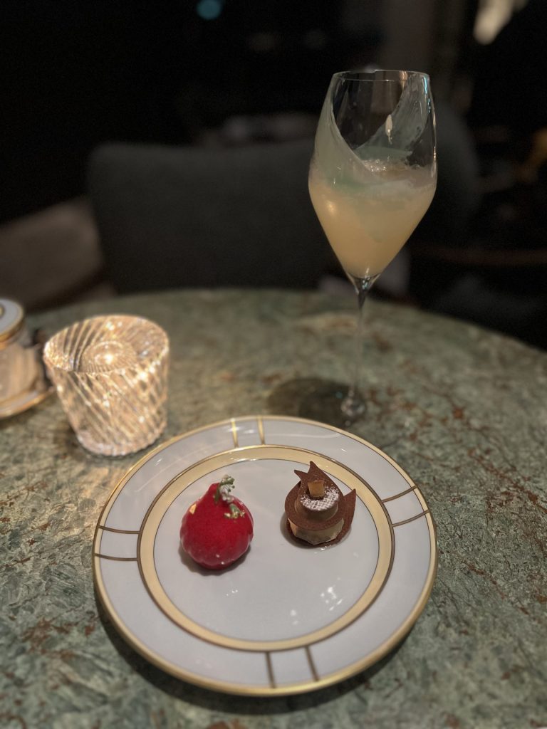 ウォルドーフ・アストリア大阪がティファニーとコラボした「ア・レガシー・オブ・エレガンス」のアフタヌーンティー（撮影：すぎもとみさき）