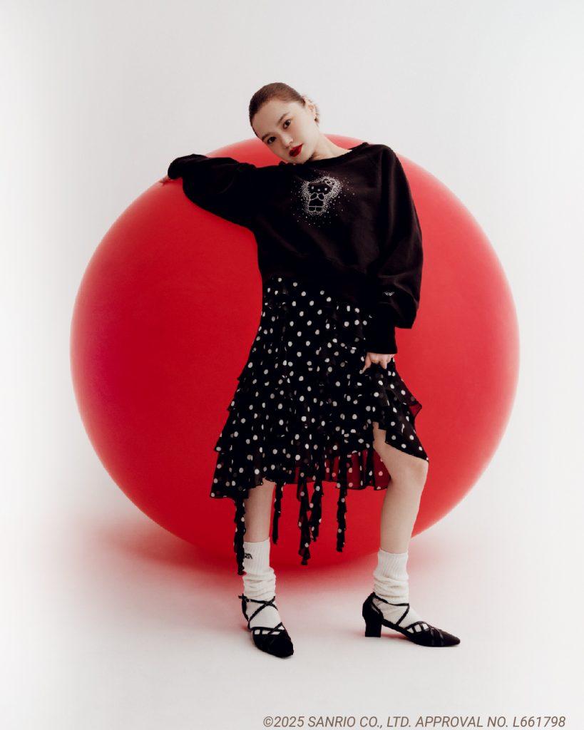 「HELLO KITTYクリスタルスウェット」（カラー：WHT,LPNK,SAX,オンライン・ルミネ新宿2店・ルミネ横浜店限定カラーBLK　1万5400円）