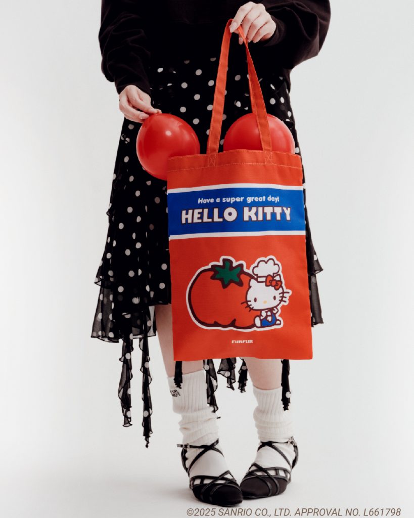 「HELLO KITTYトートバッグ」（カラー：RED,BLU　3960円）