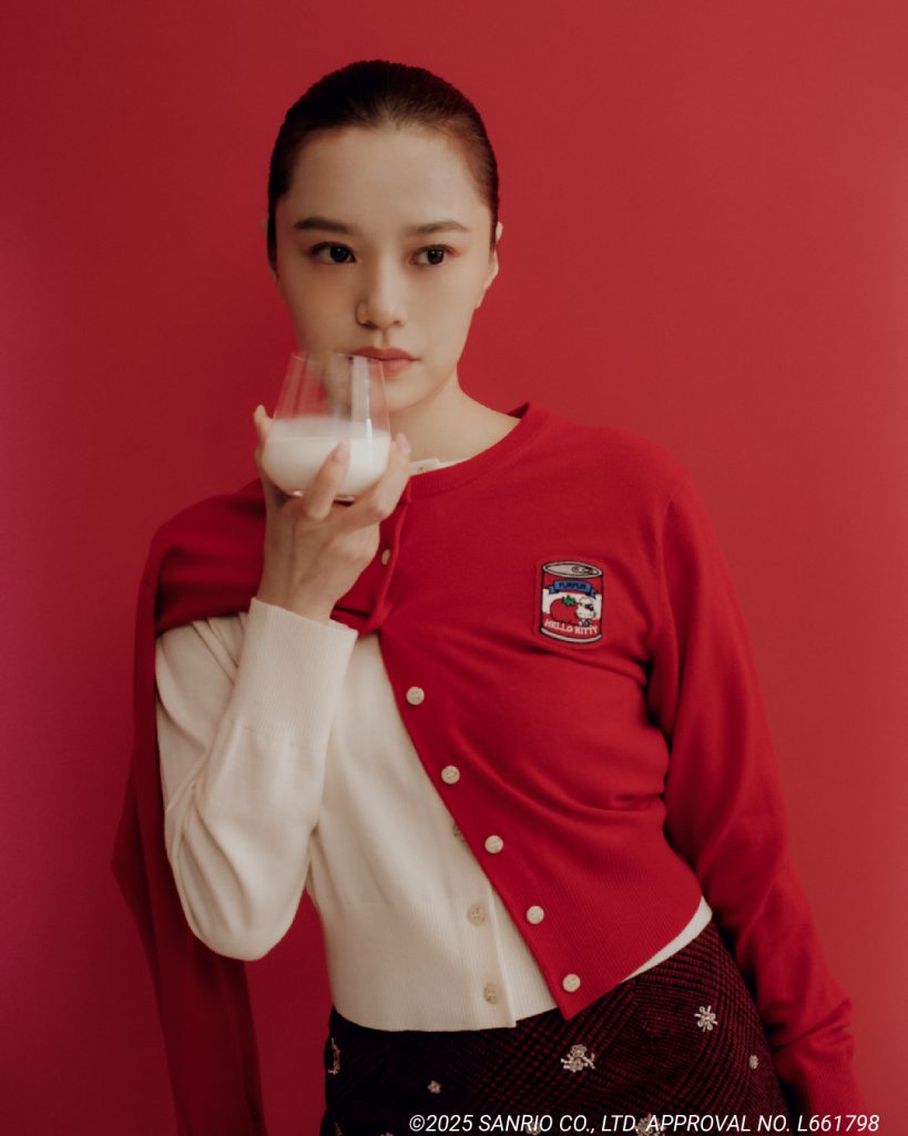 「HELLO KITTYワッペンカーディガン」（カラー：WHT,RED,BLU,BLK　1万9800円）