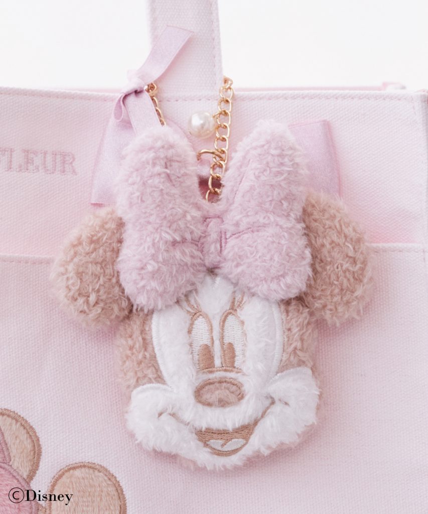 Minnie Mouse「チャーム」(カラー:Light Beige 4950円)