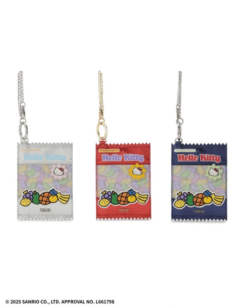 「HELLO KITTYポーチチャーム」（カラー：SLV,RED,BLU　7700円）