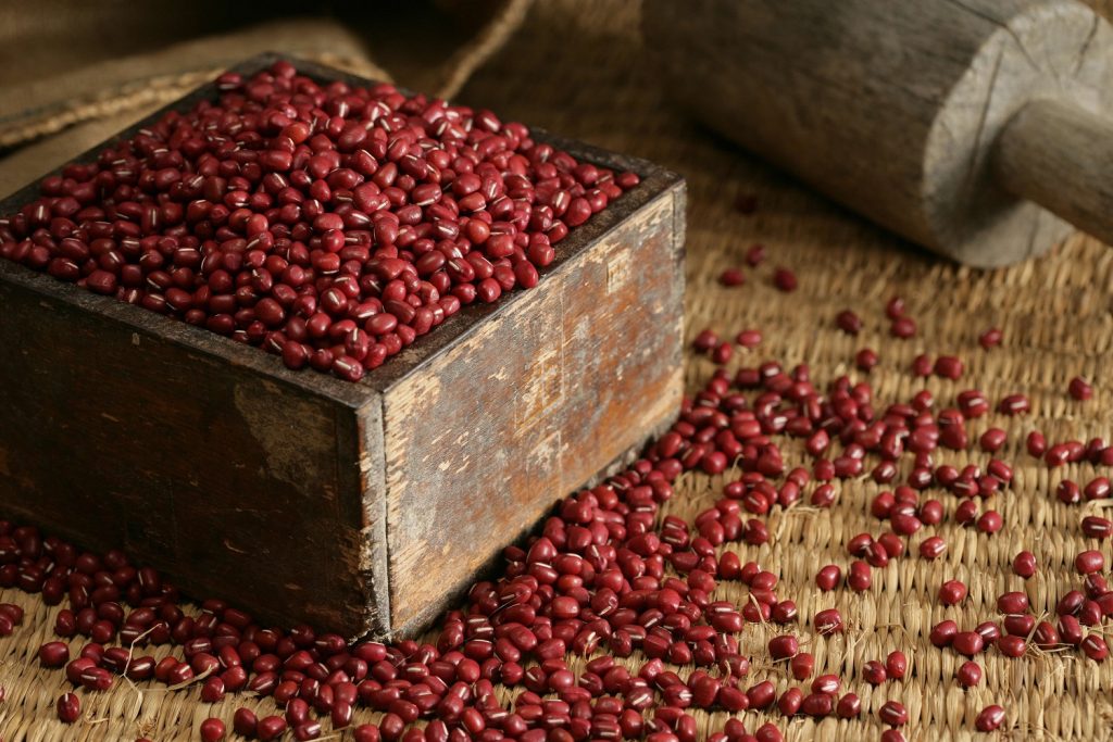 丹波地方でとれる「丹波大納言小豆」表皮が薄く大粒で、美しい光沢と甘さが特徴（画像提供：丹波市）