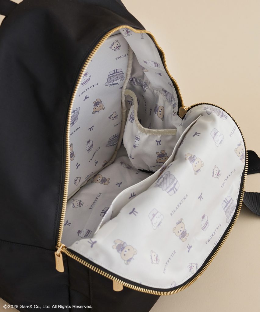 裏地にはコラボアートを散りばめた総柄プリント