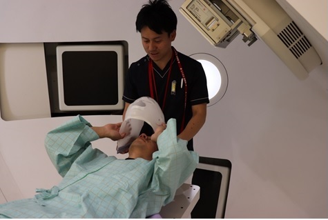 固定具装着の様子　提供：兵庫県立粒子線医療センター附属神戸陽子線センター