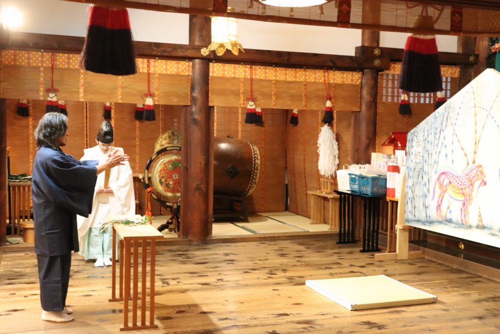 大絵馬奉納奉告祭の様子　提供：播磨国総社射楯兵主神社