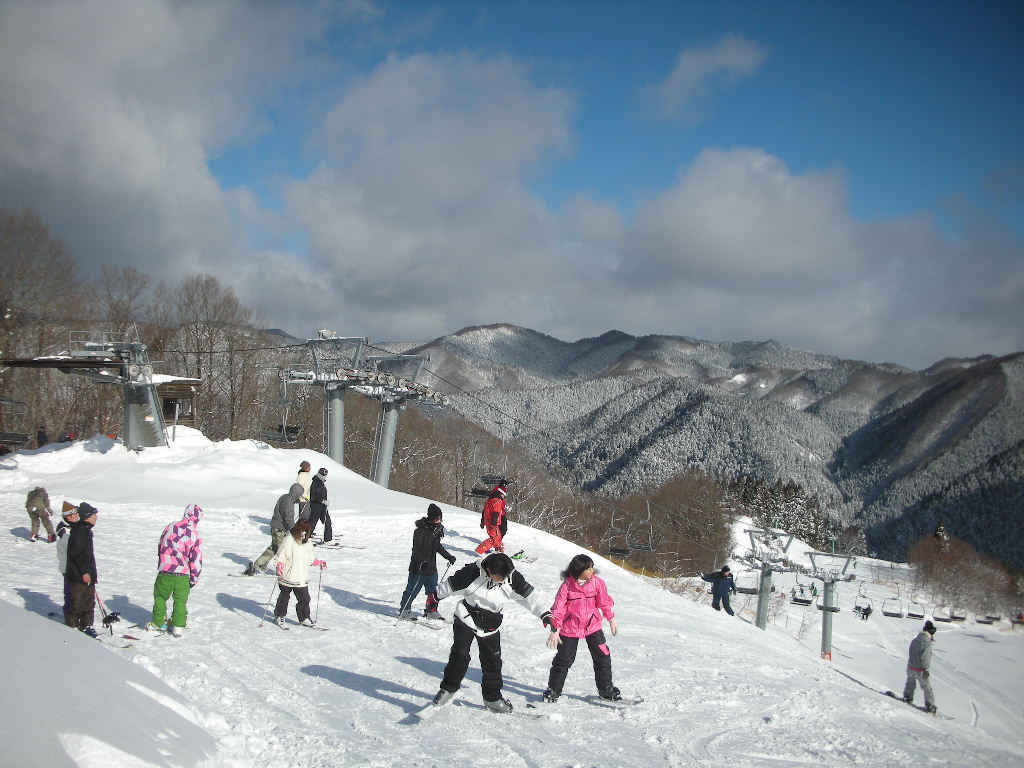 宍粟市にある2つのスキー場は、大阪から2時間半ほどとアクセスが良く、多くのスキーヤー、スノーボーダーが訪れる（画像提供：宍粟市）